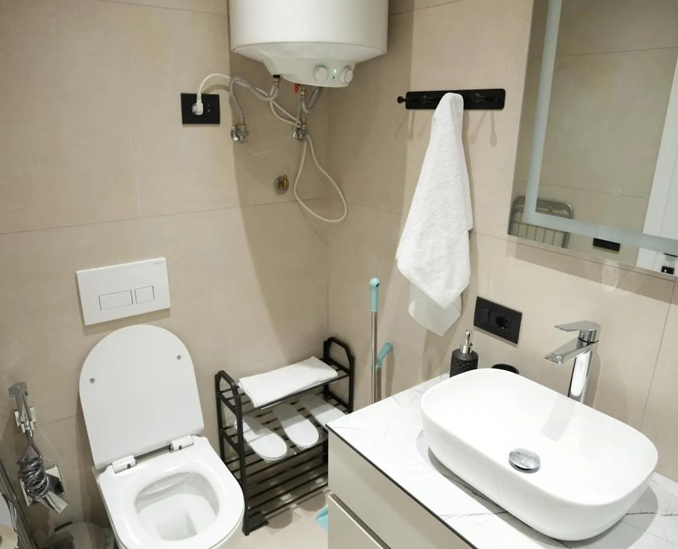 Huqi Luxury Apartments 1 티라나