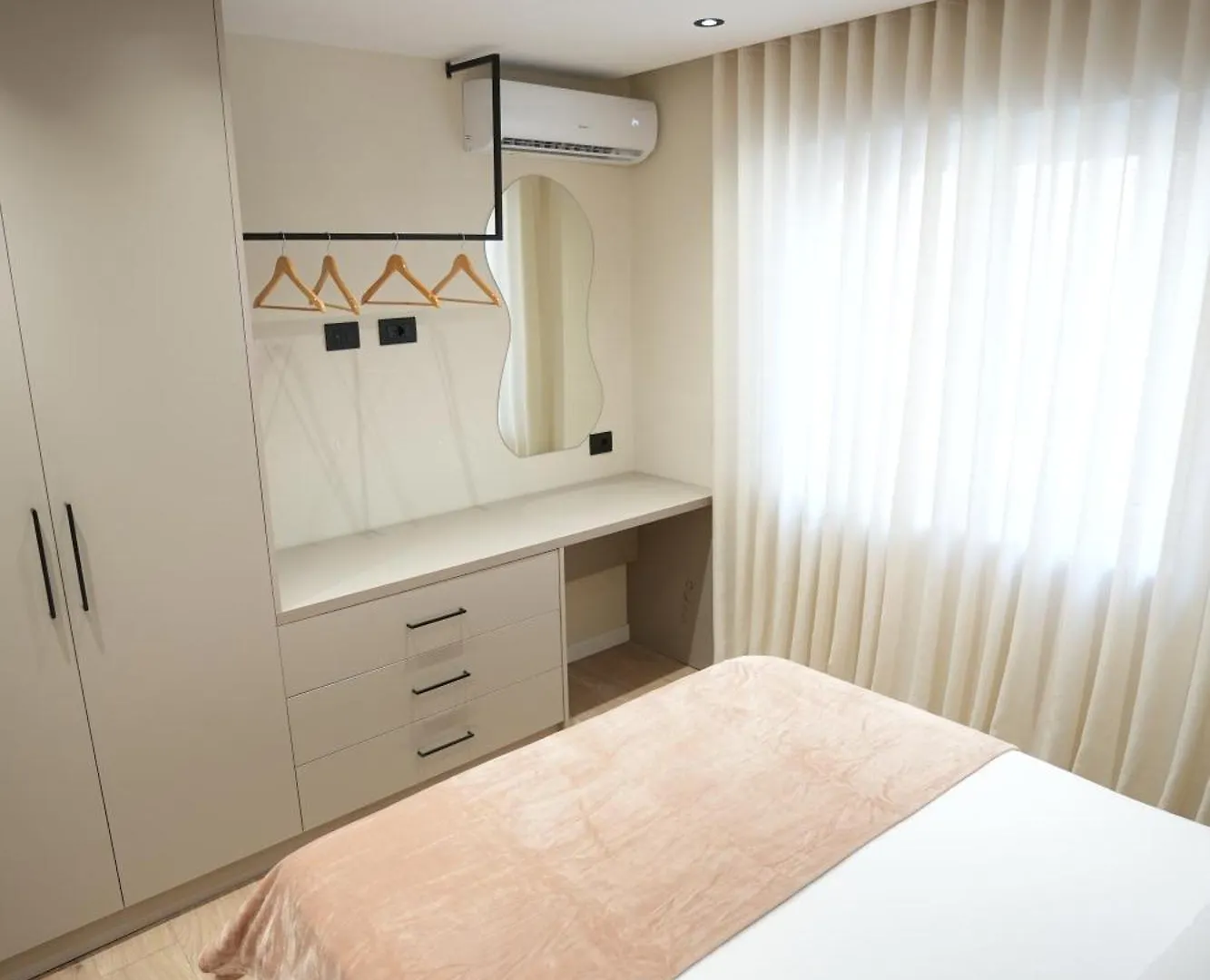 Huqi Luxury Apartments 1 티라나