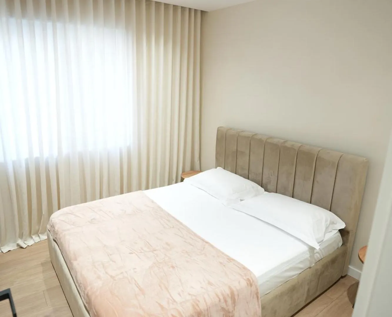Huqi Luxury Apartments 1 티라나
