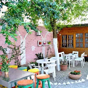 Hostel Zig Zag, Tiran